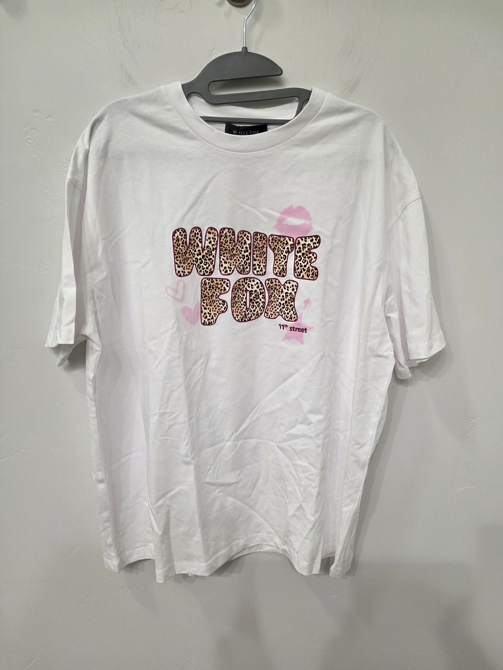 White Fox 11th Street "She's So Lucky" Oversized Tee Size M/L